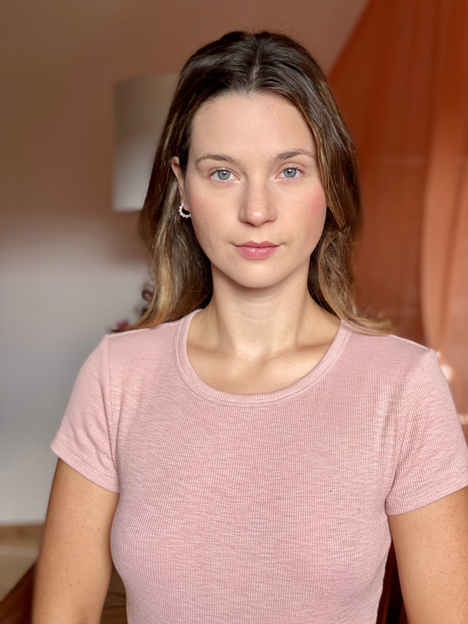 Dr. Anna Seeger
